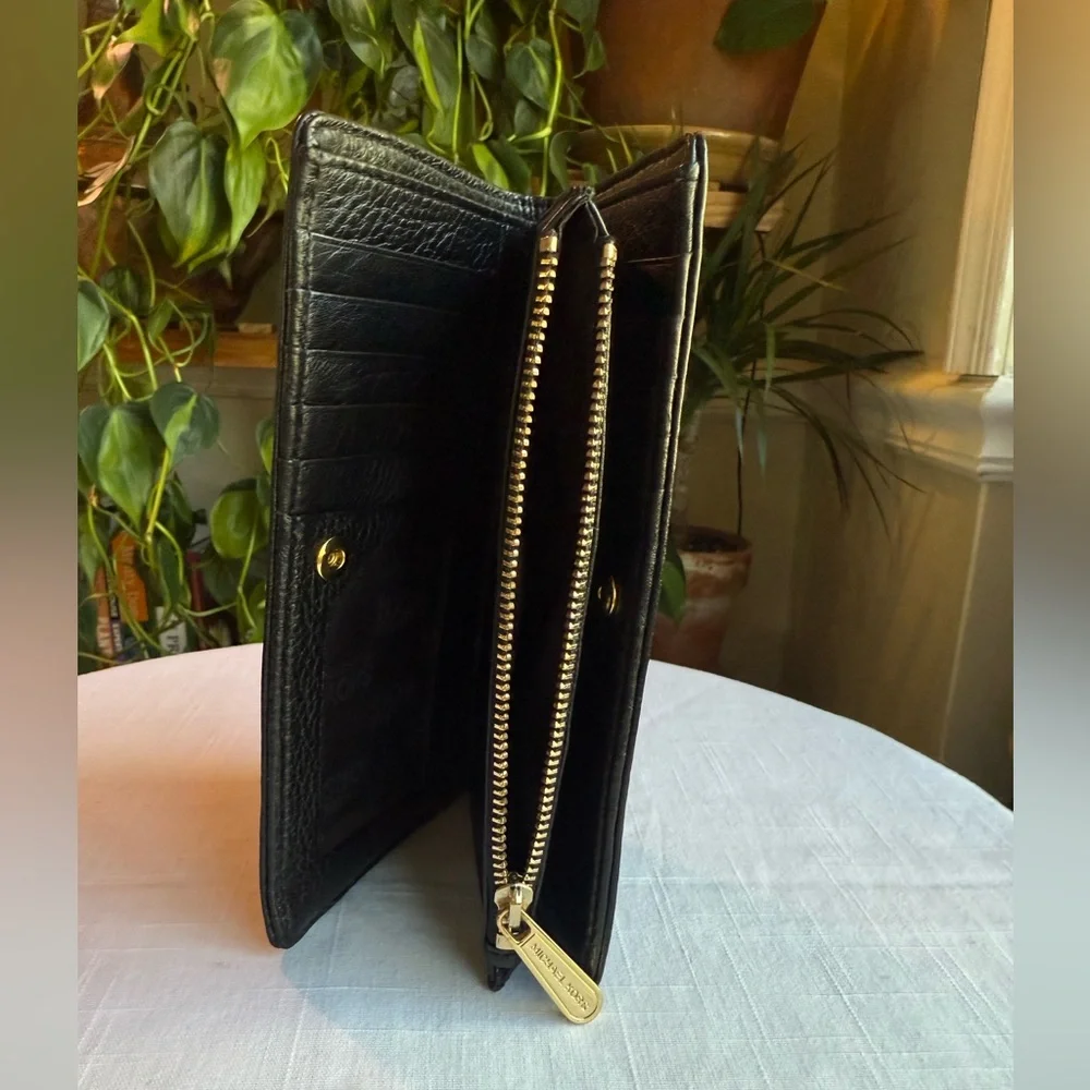 Michael Kors Black Pebbled‎ Leather Credit Card Zipper Pocket Bifold Wallet